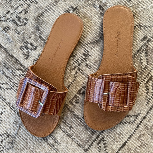 Definery Loop Slides in Toffee - Picture 3 of 5